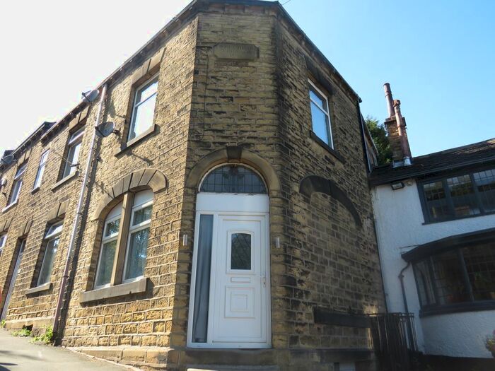 3 Bedroom Property To Rent In Rochdale Road, Greetland, Halifax, HX4