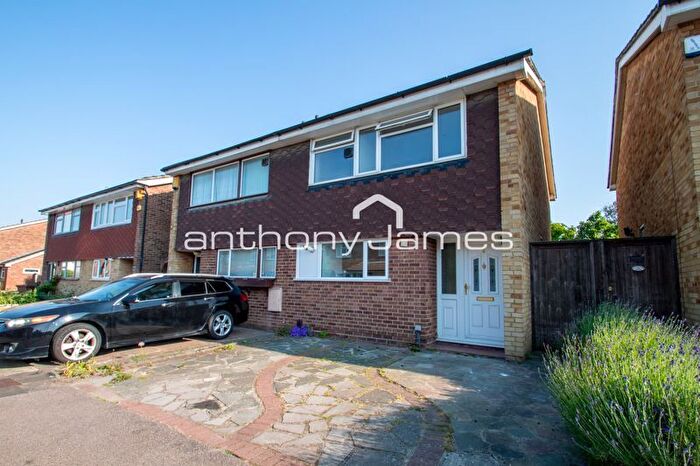 3 Bedroom Semi Detached House To Rent In Birchington Close, Bexleyheath, DA7
