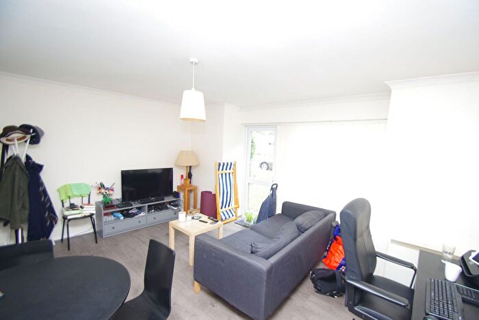 1 Bedroom Flat To Rent In Grandfield Avenue, Watford, WD17