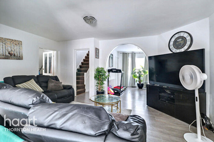 4 Bedroom Semi-Detached House For Sale In Highbury Avenue, Thornton Heath, CR7