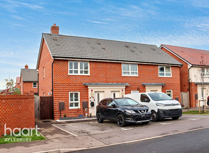 2 Bedroom End Of Terrace House For Sale In Johnson Street, Aylesbury, HP22