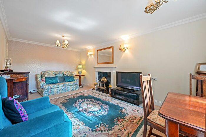1 Bedroom Flat For Sale In Horn Lane, London, W3