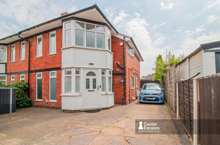 3 Bedroom Semi-Detached House For Sale In Bramcote Avenue, Beeston, NG9