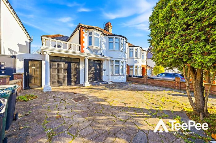 4 Bedroom Semi-Detached House For Sale In Bourne Hill, London, N13