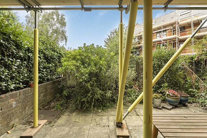 1 Bedroom Apartment For Sale In Tottenham Road, London, N1
