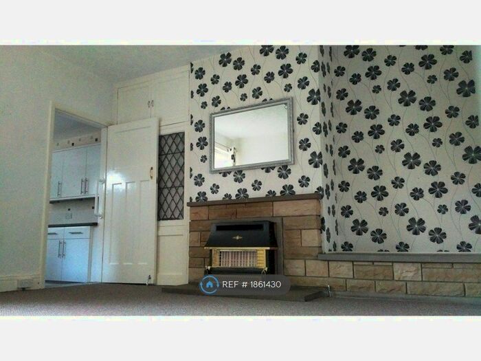 2 Bedroom Flat To Rent In Saltwell Place, Gateshead, NE8