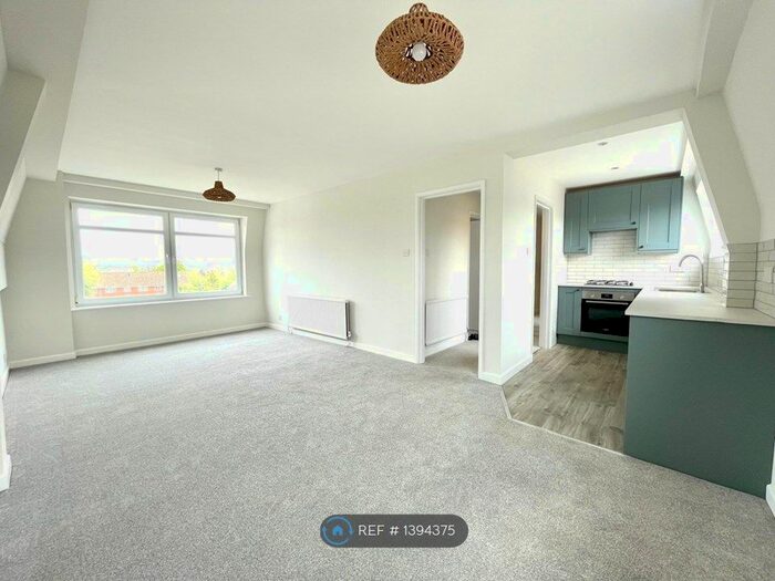 2 Bedroom Flat To Rent In Cannon House, Lymington, SO41