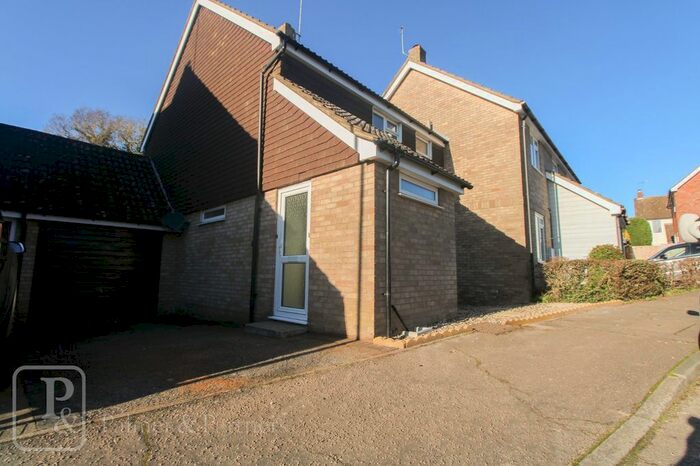 3 Bedroom Semi-Detached House To Rent In Fernlea, Colchester, Essex, CO4