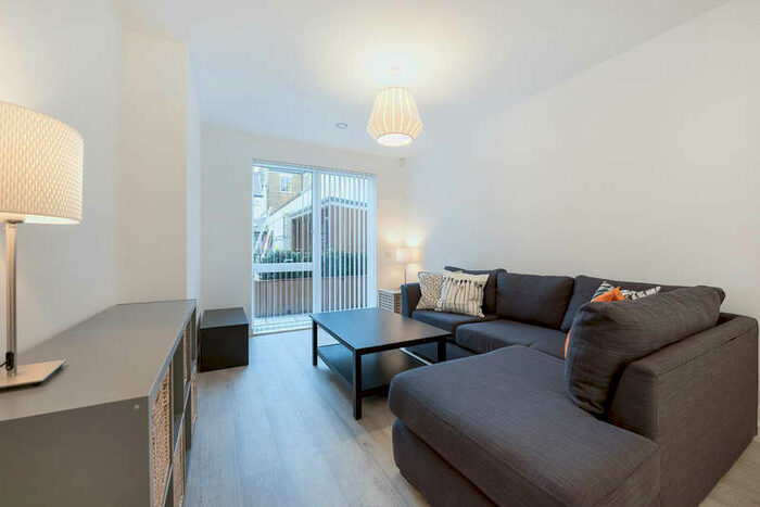 1 Bedroom Flat To Rent In Stableyard Apartments, Balham Hill, Balham, London SW12