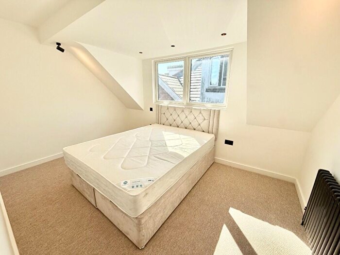 2 Bedroom Apartment To Rent In Westbourne Park Road, Bournemouth, Dorset, BH4