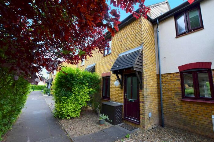 2 Bedroom Property To Rent In Gloxinia Walk, Hampton, TW12