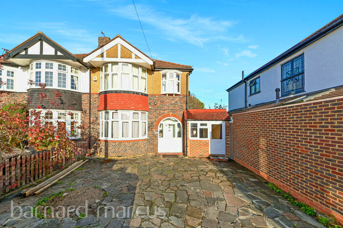 Studio To Rent In Ruskin Drive, Worcester Park, KT4