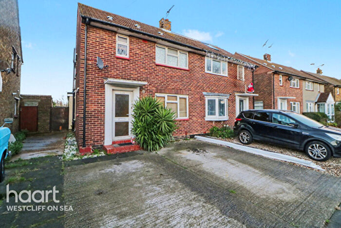 3 Bedroom Semi Detached House For Sale In Newington Avenue, Southend-on-sea, SS2