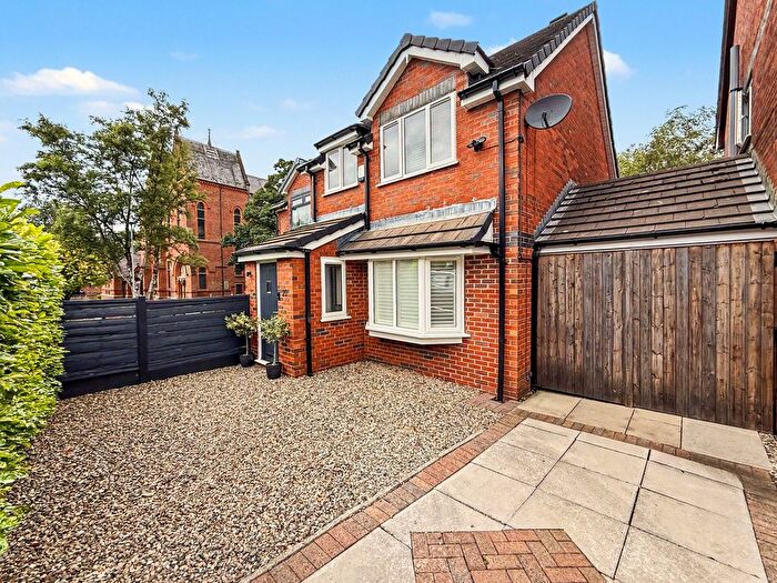 3 Bedroom Semi-Detached House For Sale In Newtown Street, Prestwich, M25