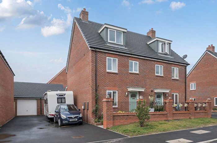 4 Bedroom Town House For Sale In Worsfold Drive, Ludgershall, SP11