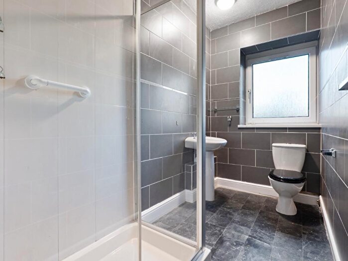 2 Bedroom Flat To Rent In Banchory Avenue, Eastwood, Glasgow, G43