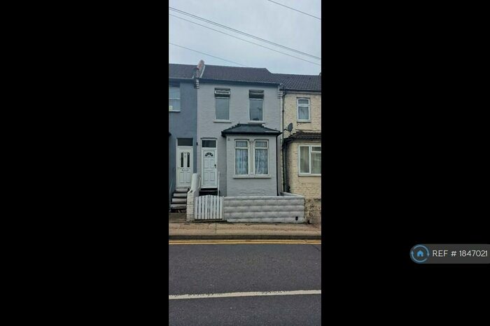 3 Bedroom Terraced House To Rent In Barnsole Road, Gillingham, ME7