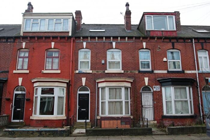 5 Bedroom Terraced House To Rent In Ashville Grove, Hyde Park, Leeds, LS6