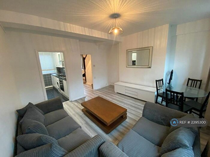 2 Bedroom Flat To Rent In Adams Gardens Estate, London, SE16