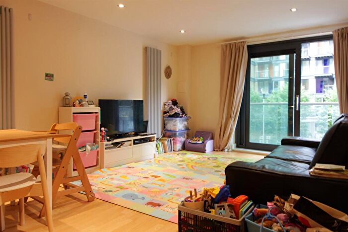 2 Bedroom Flat To Rent In Millharbour, South Quay, E14
