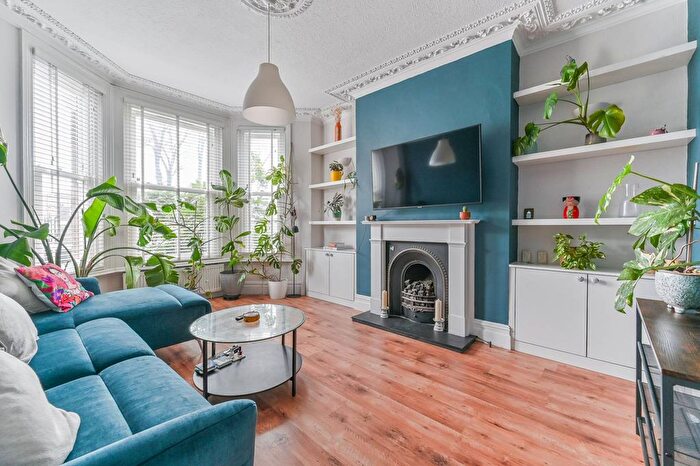 2 Bedroom Flat For Sale In Beulah Hill, Upper Norwood, London, SE19