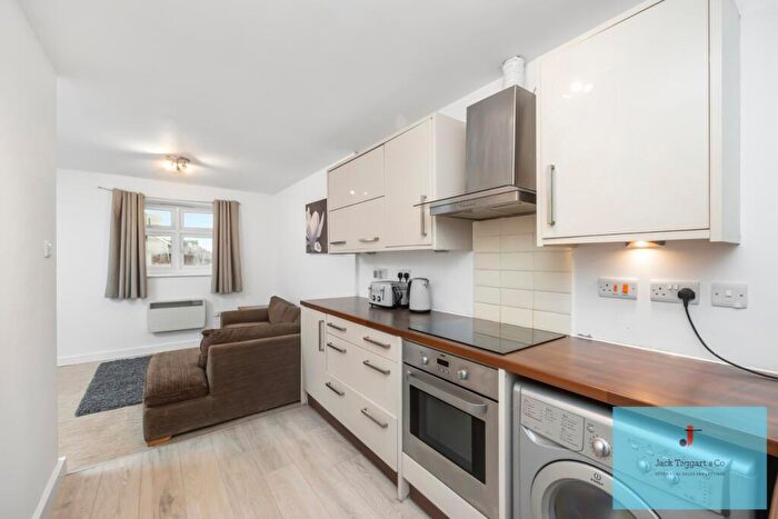 1 Bedroom Flat To Rent In Southview Close, Shoreham-by-Sea, BN43