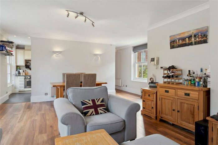 2 Bedroom Flat To Rent In Hepworth Court, Anderson Square, Angel, London, N1