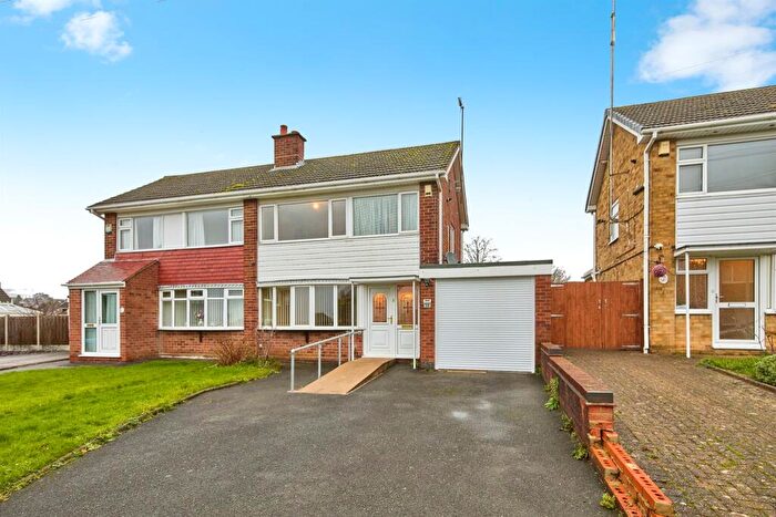 3 Bedroom Semi-Detached House For Sale In Kings Road, Swadlincote, DE11