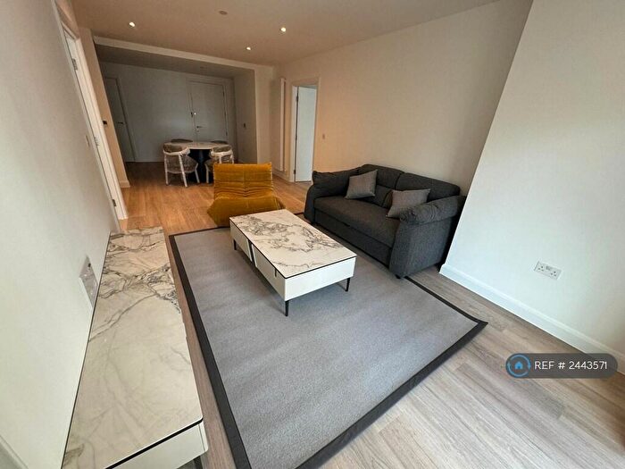 2 Bedroom Flat To Rent In Ellipse House, London, E16