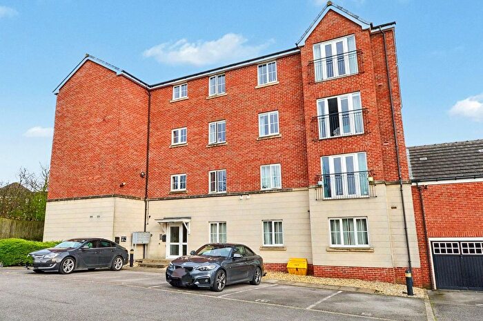 2 Bedroom Flat For Sale In Waggon Road, Leeds, LS10