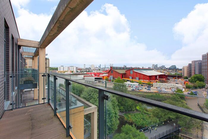 2 Bedroom Flat To Rent In Enterprise Way, Wandsworth, SW18