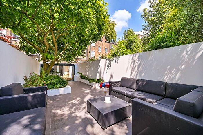 3 Bedroom Terraced House For Sale In Kew Road, Richmond, TW9