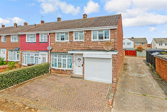 5 Bedroom End Of Terrace House For Sale In Wells Road, Strood, Rochester, Kent, ME2