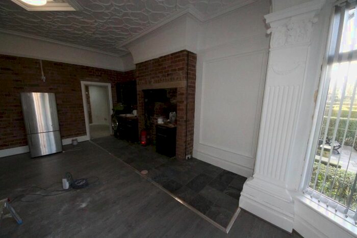 1 Bedroom Flat To Rent In Street Lane, Roundhay, Leeds, LS8