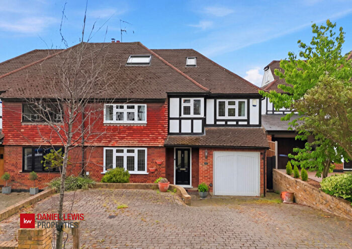 6 Bedroom Semi-Detached House For Sale In Newnham Close, Loughton, IG10