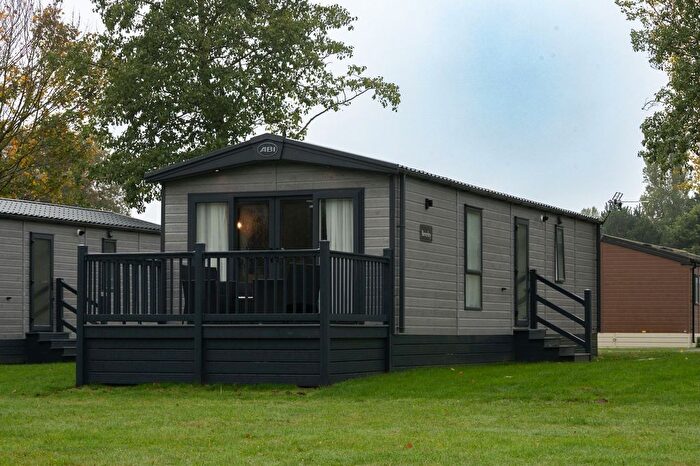 3 Bedroom Lodge For Sale In Allerthorpe, York, YO42