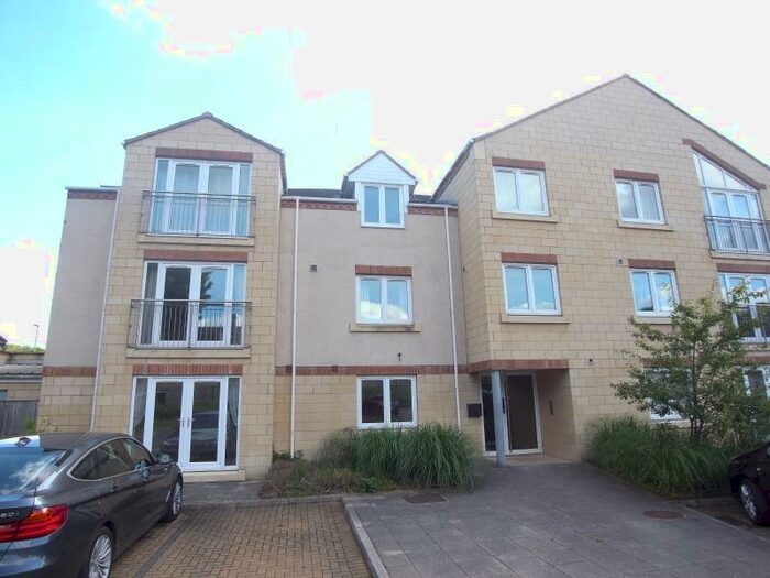 2 Bedroom Flat To Rent In Woodside Court, Broadgate Lane, Horsforth, Leeds, LS18