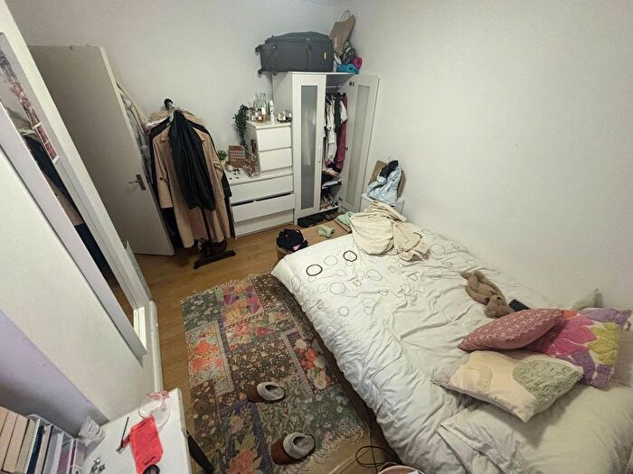 3 Bedroom Flat To Rent In Rockingham Street, London, SE1