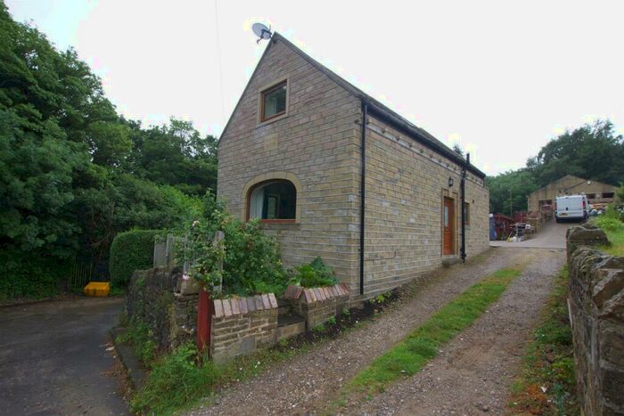 3 Bedroom Detached House To Rent In Mill Lane, Holywell Green, Halifax, HX4