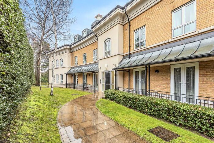 2 Bedroom Apartment To Rent In Woking, Surrey, GU22