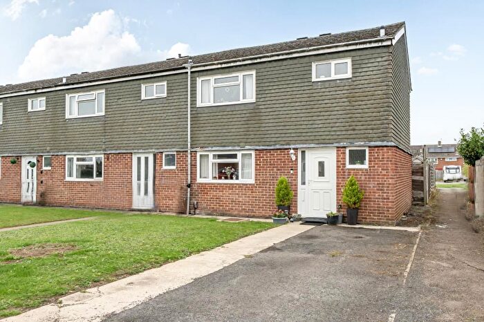 3 Bedroom Terraced House For Sale In Blenheim Drive, Bicester, Oxfordshire, OX26