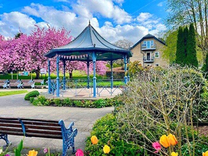 2 Bedroom Apartment For Sale In Back Parish Ghyll Road, Ilkley, West Yorkshire, LS29