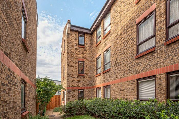 2 Bedroom Flat To Rent In Wedmore Gardens, Archway, London, N19