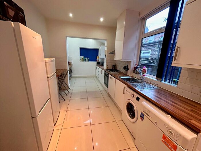 4 Bedroom House To Rent In Ladybarn Lane, Fallowfield, M14