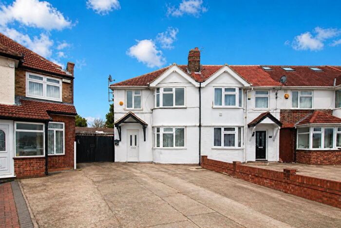 3 Bedroom End Terrace House For Sale In Ash Grove, Heston, TW5