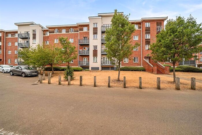 2 Bedroom Apartment For Sale In Blenheim Court, Kingsquarter, SL6