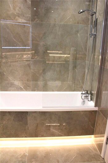 2 Bedroom Apartment To Rent In City Road, Old Street, London, EC1V