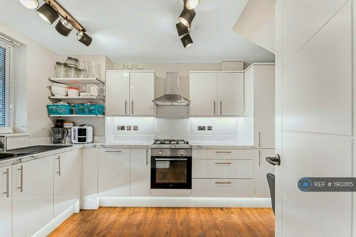 3 Bedroom Flat To Rent In Hickleton, London, NW1