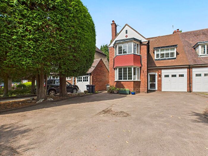 4 Bedroom Semi Detached House For Sale In Tamworth Road, Sutton Coldfield, B75