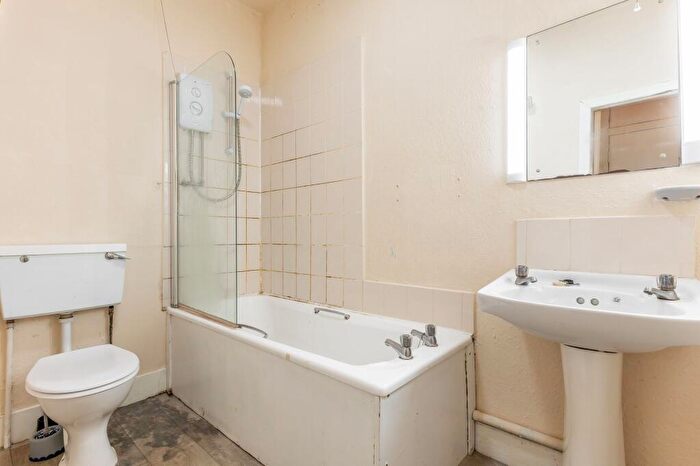 2 Bedroom Flat For Sale In Canal Street, Perth, PH2